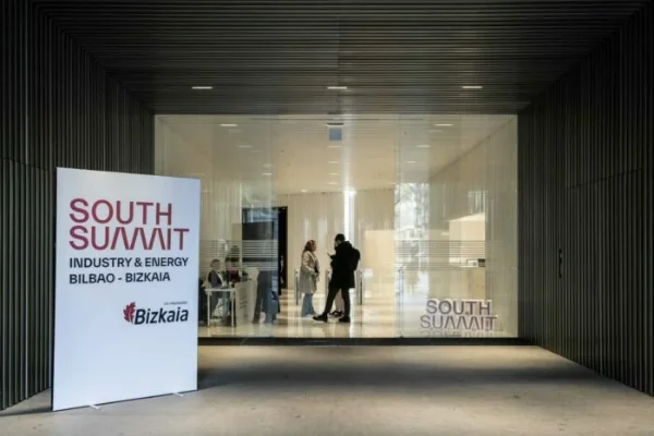 SouthSummit23-002-700x467.png